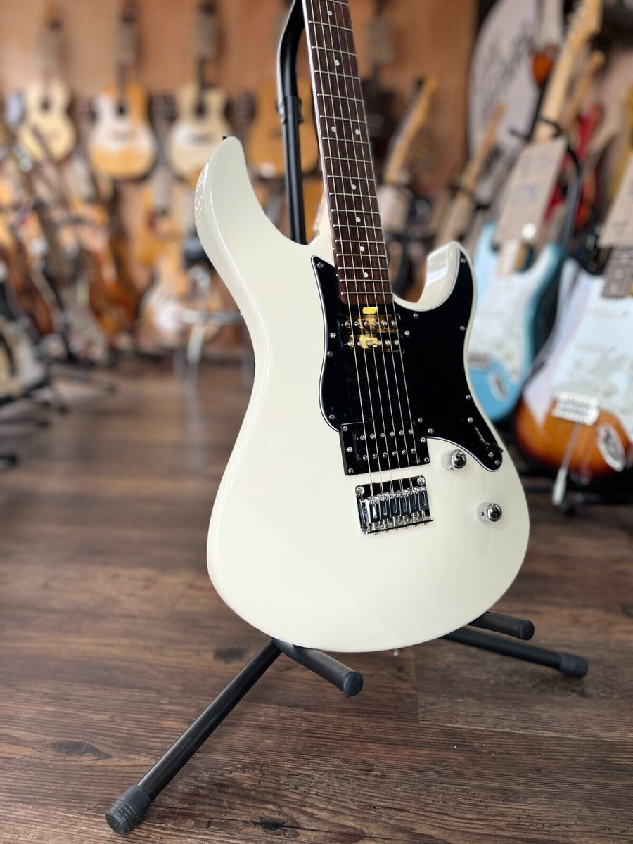 Yamaha Pacifica PAC120H in White HH Electric Guitar