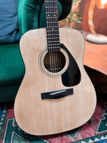 Yamaha F310 Dreadnought Acoustic Guitar