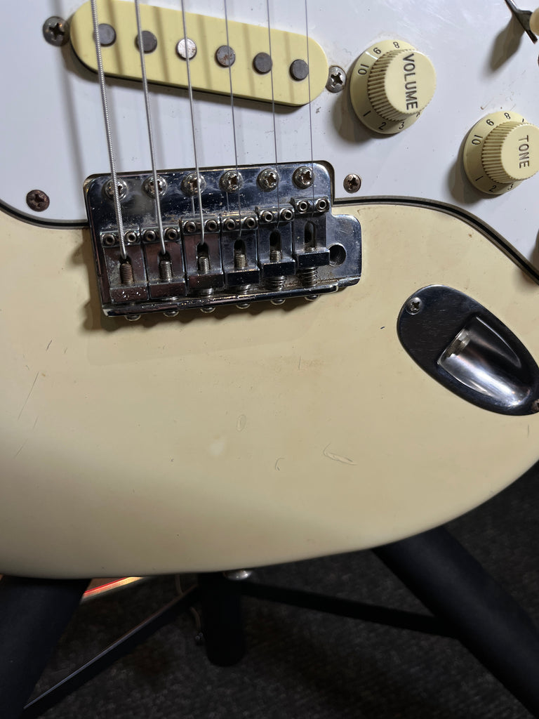 1983/4 MIJ Squier Stratocaster (Cream-Maple Neck) Electric Guitar