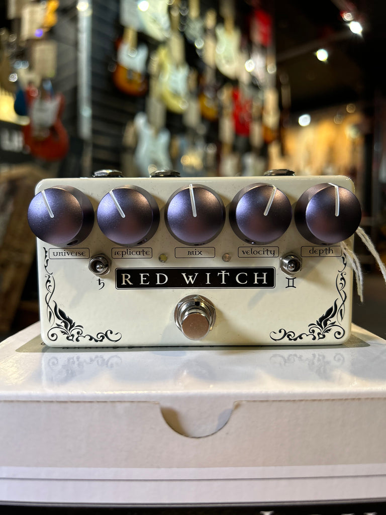 Red Witch Binary Star Delay/Modulation Guitar Effects Pedal (with