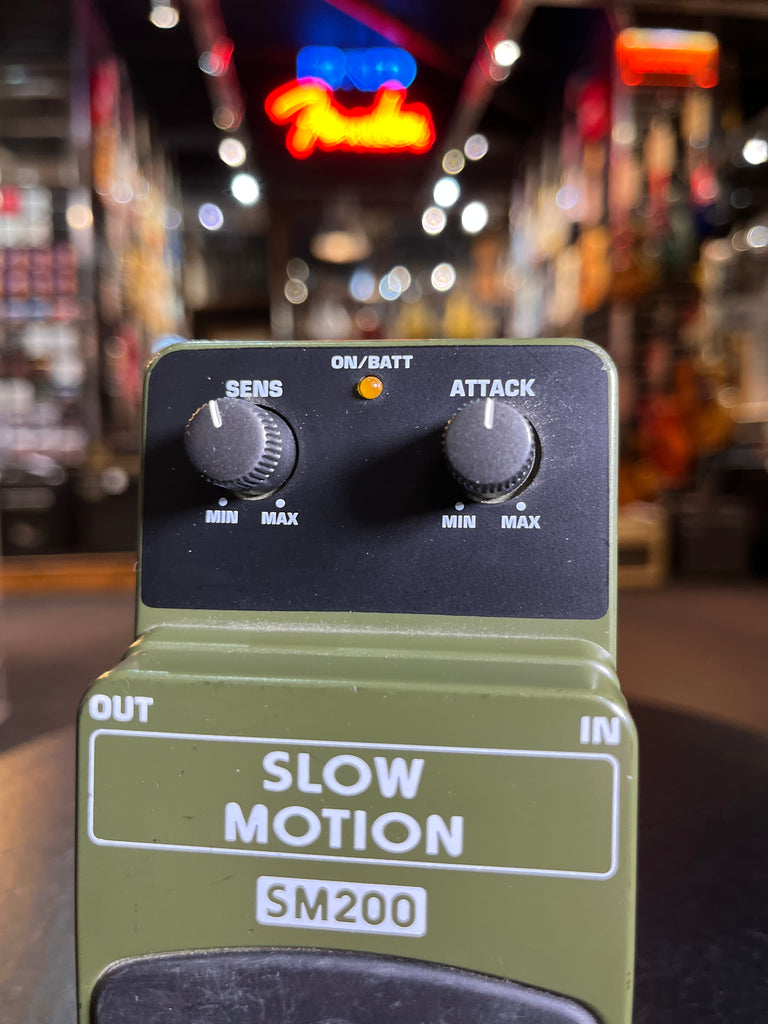 Behringer SM200 Slow Motion Guitar Effects Pedal – Life Guitars Co.