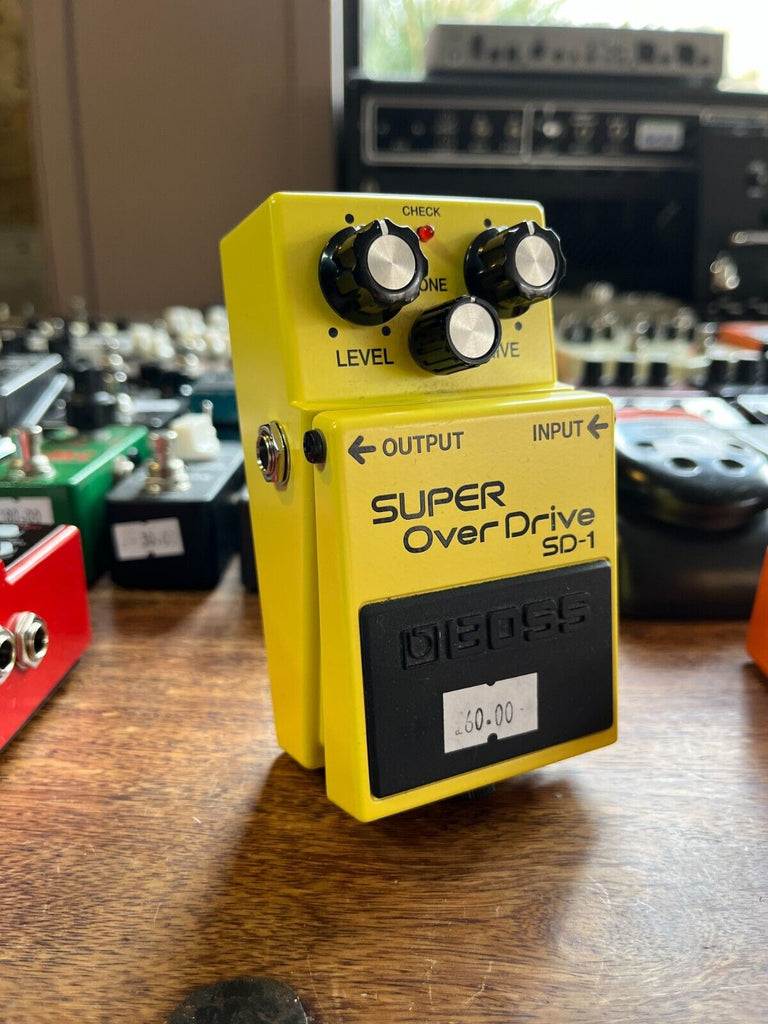 BOSS SD-1 Super Overdrive Guitar Effects Pedal (Made in Taiwan 